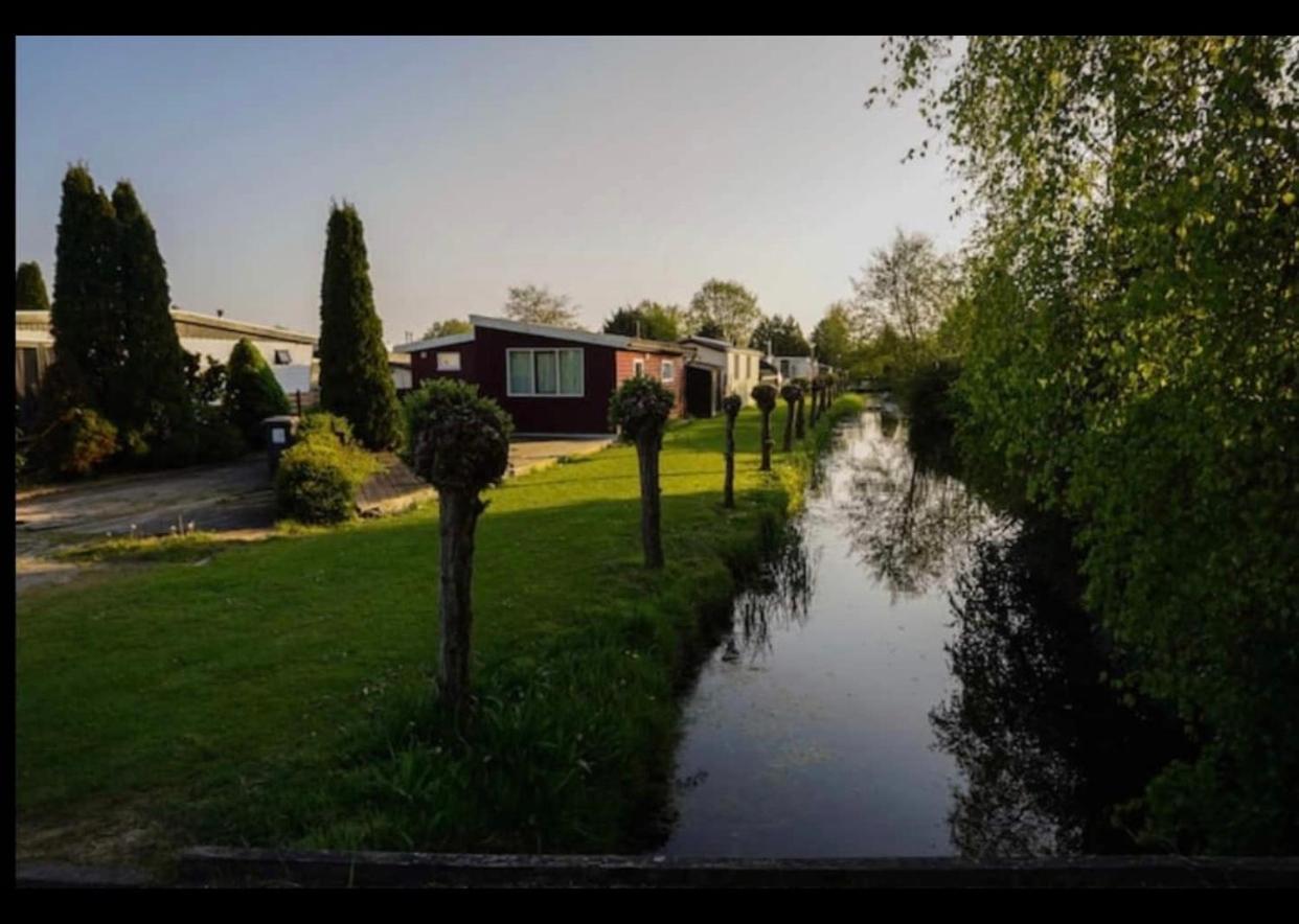 Cozy chalet in Opmeer near Amsterdam&Beach Buitenkant foto